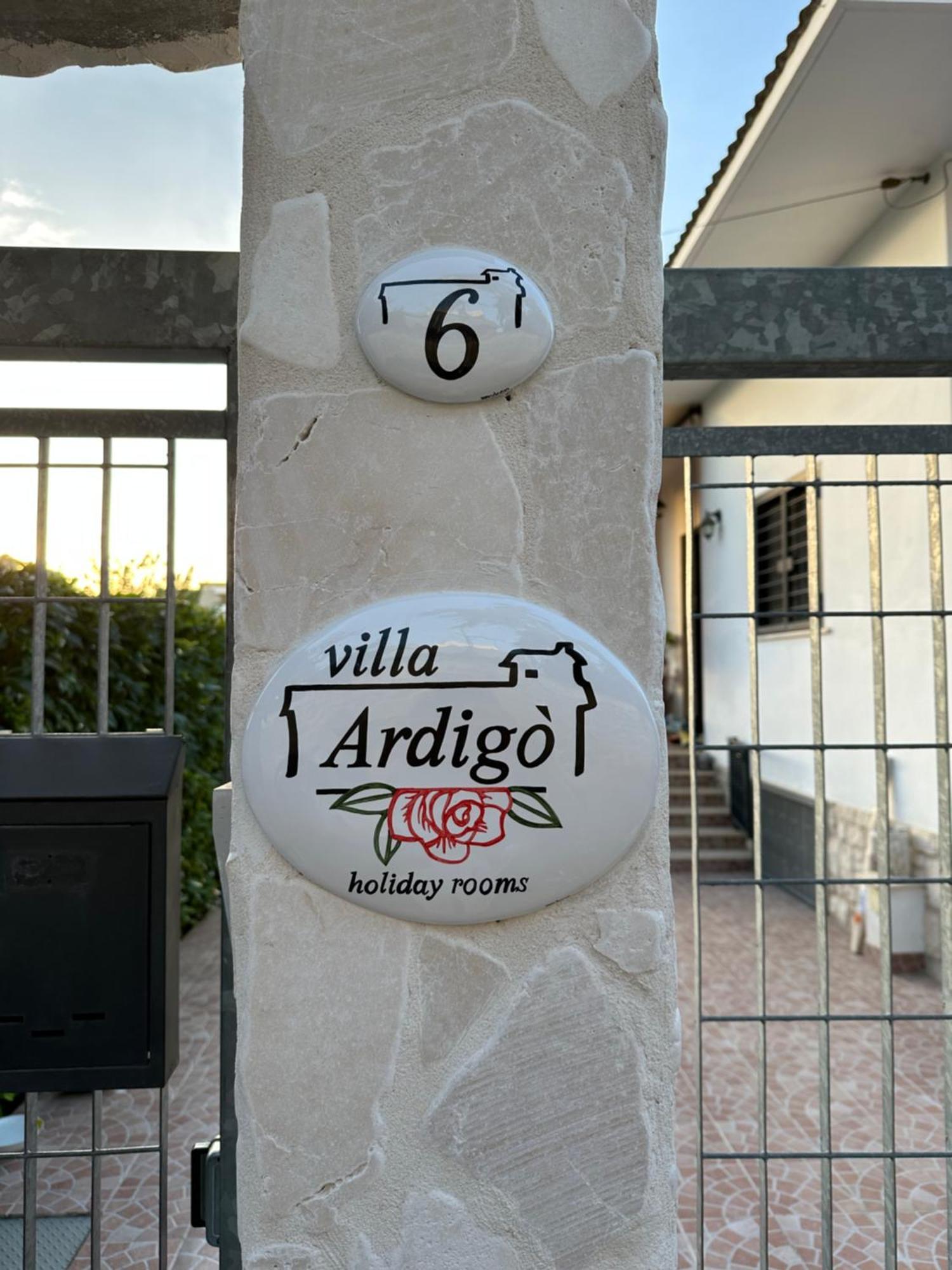 Villa Ardigo - Camera O Appartamento Bari Bagian luar foto